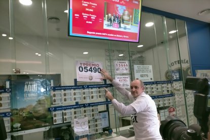 Río Shopping reparte 3,6 millones de euros con nueve décimos del Gordo. - R. ARÉVALO