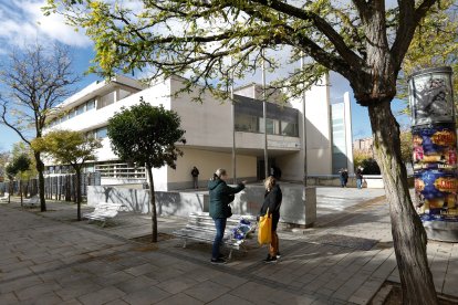 Barrio de Parquesol, Centro de Salud. -
 J.M. LOSTAU
