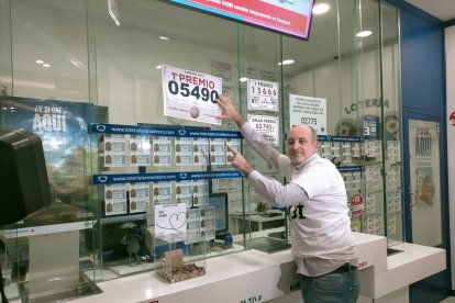 Río Shopping reparte 3,6 millones de euros con nueve décimos del Gordo. - R. ARÉVALO
