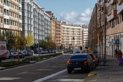 Barrio de Parquesol, calle Manuel Azaña. - J. M. LOSTAU