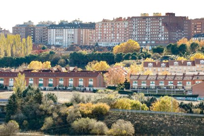 Barrio de Parquesol, vistas desde el otro lado de la autovía. -J. M. LOSTAU