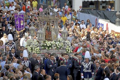 procesión de la Patrona desde la Catedral a la Iglesia de San Lorenzo