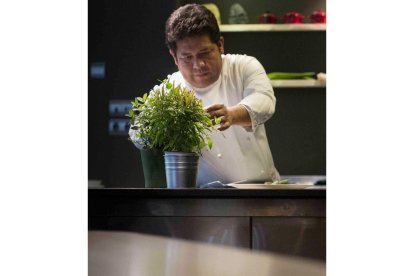 Víctor Guriérrez. Salamanca El chef peruano Victor Gutierrez fusiona la cocina de su país con lo mejor de Castilla y León. Un clásico entre las estrellas Michelin desde 2004.