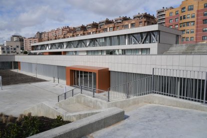 Centro de mayores de Parquesol. -J.M. LOSTAU