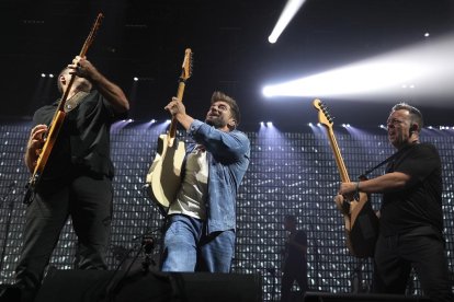 Concieto de Pablo Alborán en el Polideportivo Pisuerga de Valladolid.-J. M. LOSTAU