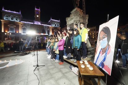 Acto Homenaje a Teresa Rodríguez Llamazares con la asistencia del alcalde, Óscar Puente, y distintos concejales de la Corporación Municipal. - ICAL
