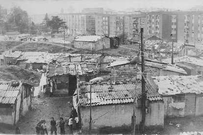 Chabolas y calles sin pavimentar en el Barrio de San Isidro. Años 70. ARCHIVO MUNICIPAL