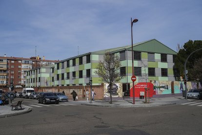 IES Leopoldo Cano, en la calle Tórtola. J. M. LOSTAU