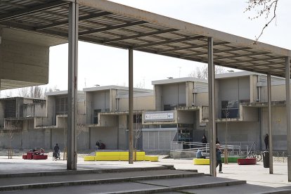Centro integrado de equipamientos Zona Este, antiguo Mercado Central. Centro de Salud. J. M. LOSTAU