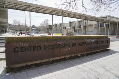 Centro integrado de equipamientos Zona Este, antiguo Mercado Central. J. M. LOSTAU