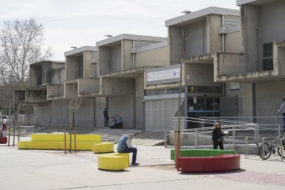Centro integrado de equipamientos Zona Este, antiguo Mercado Central. Centro de Salud. J. M. LOSTAU