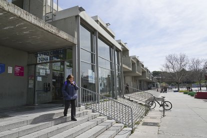 Centro integrado de equipamientos Zona Este, antiguo Mercado Central. J. M. LOSTAU