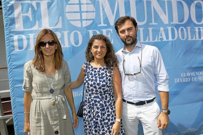 Elisa Gato, Marta Robles y José Saula (Vodafone).