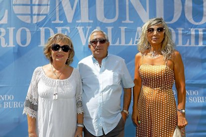 Aurea Bartolomé, Jesus Royola y Ana Luquero (Directora de Publicidad de El Mundo).