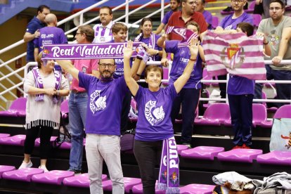 Derbi entre el UEMC RV Baloncesto y el San Pablo Burgos / JUAN MIGUEL LOSTAU.