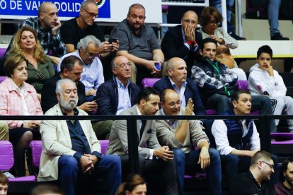 Derbi entre el UEMC RV Baloncesto y el San Pablo Burgos / JUAN MIGUEL LOSTAU.