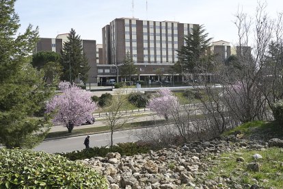 Comandania de la Guardia Civil en la Avenida de Soria. J. M. LOSTAU