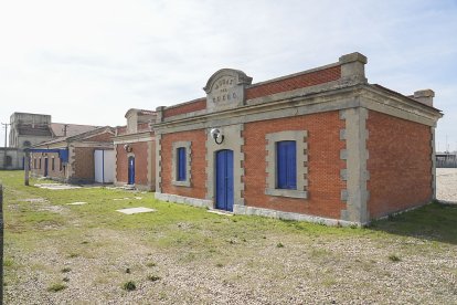 Estación depuradora en la Avenida de Soria. J. M. LOSTAU