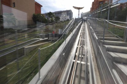 Ascensor de la ladera de Parquesol en funcionamiento.- PHOTOGENIC