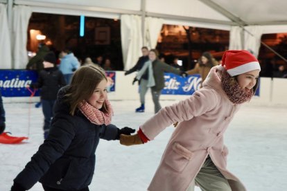 Pista de hielo de la Acera de Recoletos de Valladolid. PHOTOGENIC