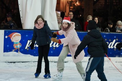 Pista de hielo de la Acera de Recoletos de Valladolid. PHOTOGENIC