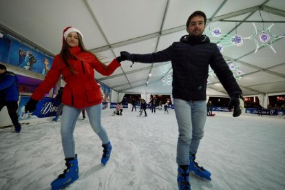 Pista de hielo de la Acera de Recoletos de Valladolid. PHOTOGENIC