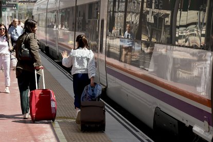 Cercanías Medina-Valladolid-Palencia, en la estación de Campo Grande.-PHOTOGENIC