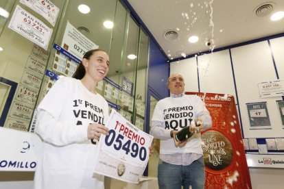 Río Shopping reparte 3,6 millones de euros con nueve décimos del Gordo. - PHOTOGENIC