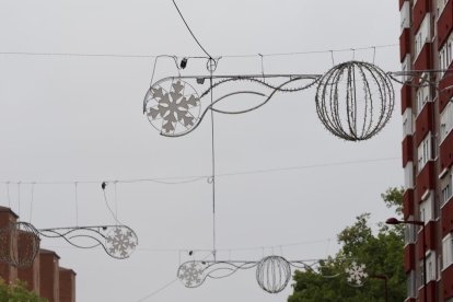 Luces de Navidad en el barrio de Santa Clara, Avenida de Palencia. -Photogenic