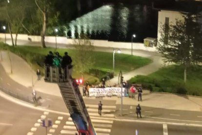 Los bomberos elevan la escala.- TWITTER LA MOLINERA