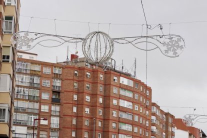 Luces de Navidad en el barrio de Santa Clara en Valladolid. -Photogenic