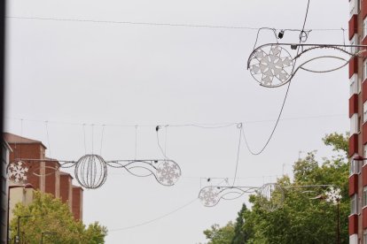 Luces de Navidad en el barrio de Santa Clara, Avenida de Palencia. -Photogenic
