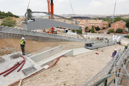 Escaleras mecánicas instaladas en la ladera norte de Parquesol. J. M. LOSTAU