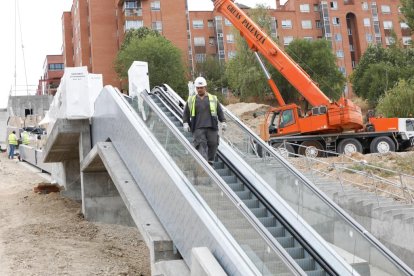 Escaleras mecánicas instaladas en la ladera norte de Parquesol. J. M. LOSTAU