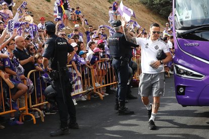 Llegada de Roque Mesa al estadio. / LOSTAU
