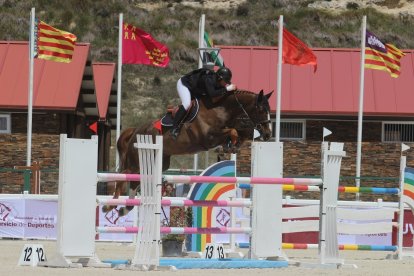 Clementine Mathieu y Cheval de Troie Nat, oro en Salto. EL MUNDO