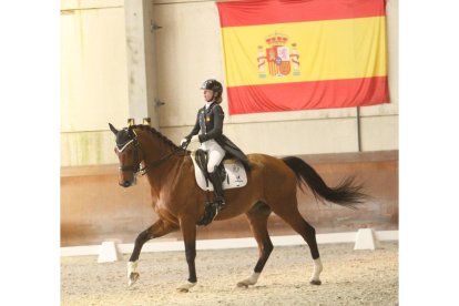 Carla Ugena Agramunt y Harvester, , oro en doma clásica. EL MUNDO