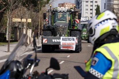 Tractorada en Valladolid en dirección a la sede de la Consejería de Agricultura. -PHOTOGENIC