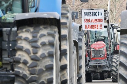 Tractorada en Valladolid en dirección a la sede de la Consejería de Agricultura. -PHOTOGENIC