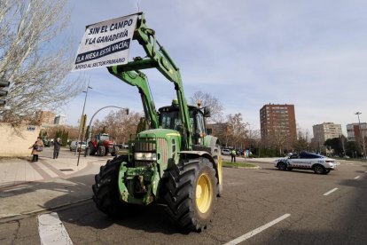 Tractorada en Valladolid en dirección a la sede de la Consejería de Agricultura. -PHOTOGENIC