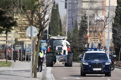 Tractorada en Valladolid en dirección a la sede de la Consejería de Agricultura. -PHOTOGENIC