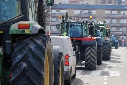 Tractorada en Valladolid en dirección a la sede de la Consejería de Agricultura. -PHOTOGENIC