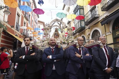 Procesi� misa solemne en honor a Nuestra Se� de San Lorenzo, patrona de la ciudad de Valladolid. A las 10.30 horas, el alcalde, Jes�lio Carnero, participa en la procesi�que parte de la Iglesia de San Lorenzo (Solo gr�cos). Posteriormente, a las 12 horas, asiste a la misa en la Catedral, junto al vicepresidente de la Junta, Juan Garc�Gallardo y el presidente de las Cortes, Carlos Poll�(Solo gr�cos).