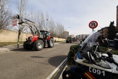 Tractorada en Valladolid en dirección a la sede de la Consejería de Agricultura. -PHOTOGENIC
