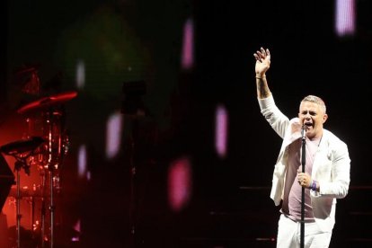 El artista Alejandro Sanz, durante su concierto en el estadio José Zorrilla de Valladolid. -ICAL