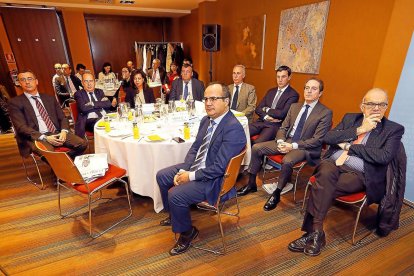 Rafael Pascual y Teodoro Hernández (Cajamar Caja Rural), Marian Hidalgo (Consejo de Cámaras), Marcos Fraile, Juan M.Garabal y Alberto Marinero (Banco Popular), Ignacio Martín (Ibermutuamur) , Antonio Sastre (Abogados Mediadores)y Florencio Carrera  (La 8 y EsRadio Castilla y León).