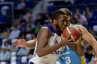 Movistar Estudiantes - UEMC RV Baloncesto. / LOF