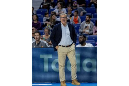 Paco García en el Movistar Estudiantes - UEMC RV Baloncesto. / LOF