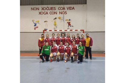 Las juveniles de Castilla y León posan durante su concentración en Galicia.