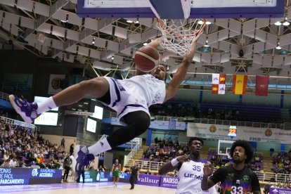 UEMC Real Valladolid Baloncesto - Cáceres. / LOSTAU